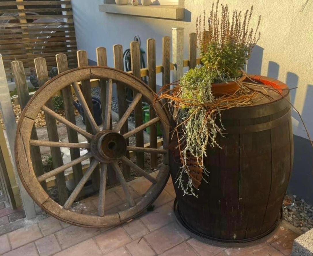 Schlafen Im Weinfass Apartment Ipsheim Luaran gambar